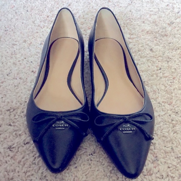 Coach Carriage Insignia Symbol Bolo Bow tie Black Real Leather Flats Size 8.5 B - Picture 2 of 9